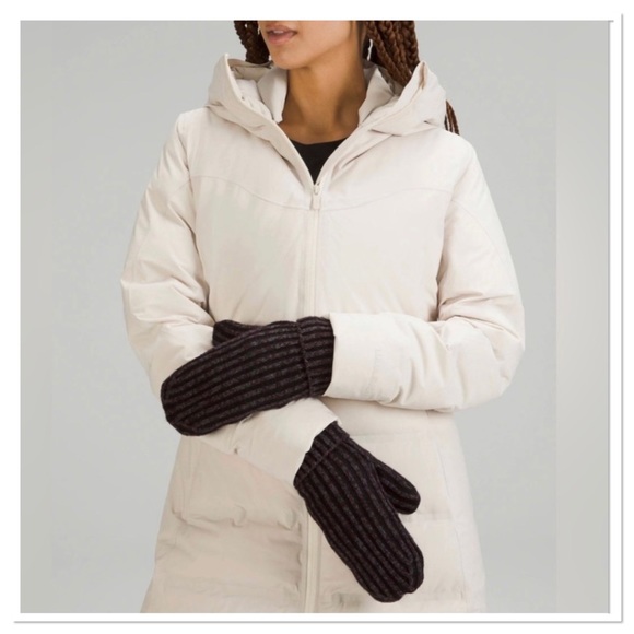 Lululemon Textured Fleece Lined Knit Ear Warmer & Mittens Set NWT - Picture 3 of 4